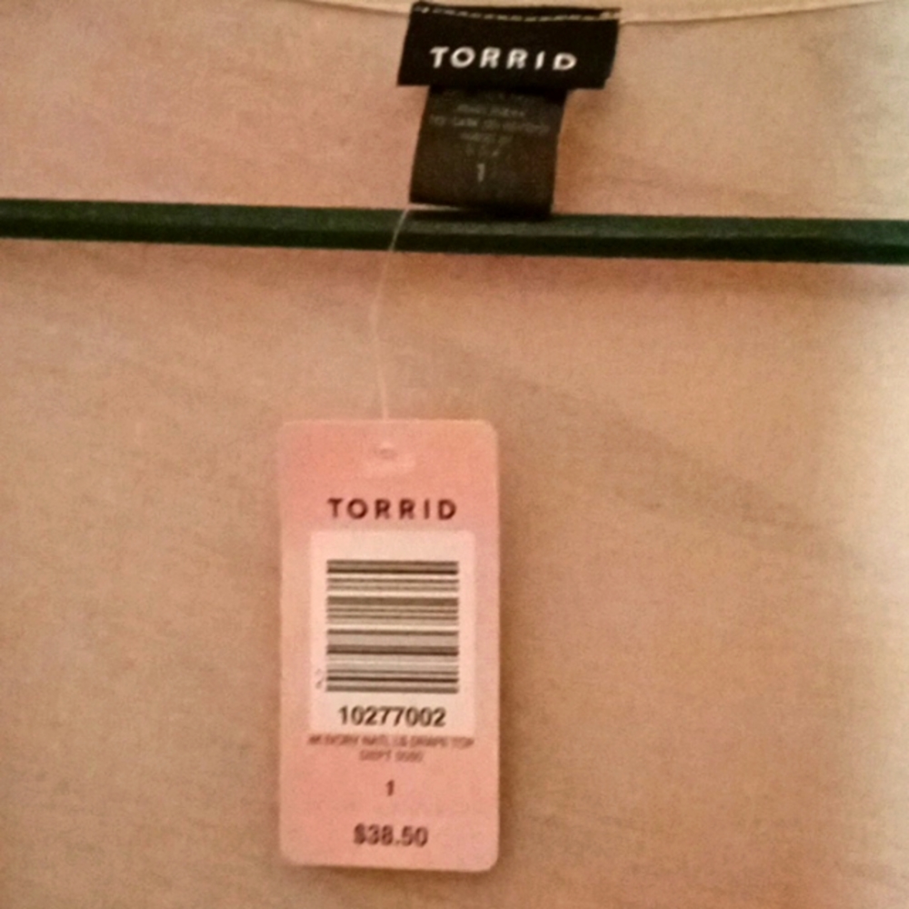 Torrid pull over - Picture 3 of 3